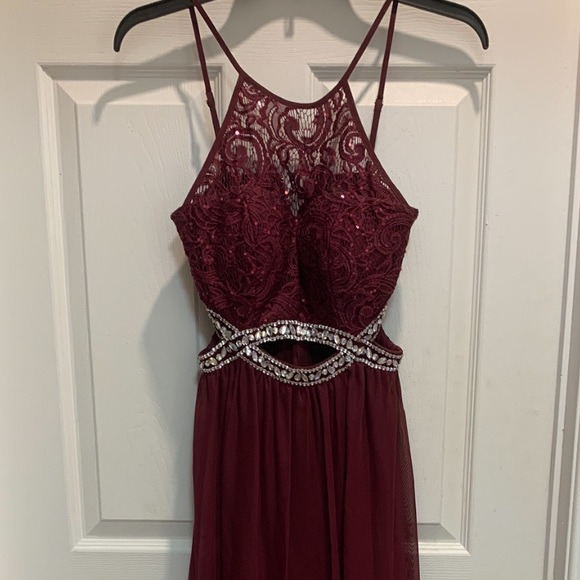 Macy’s Burgundy Formal Dress - Picture 4 of 5